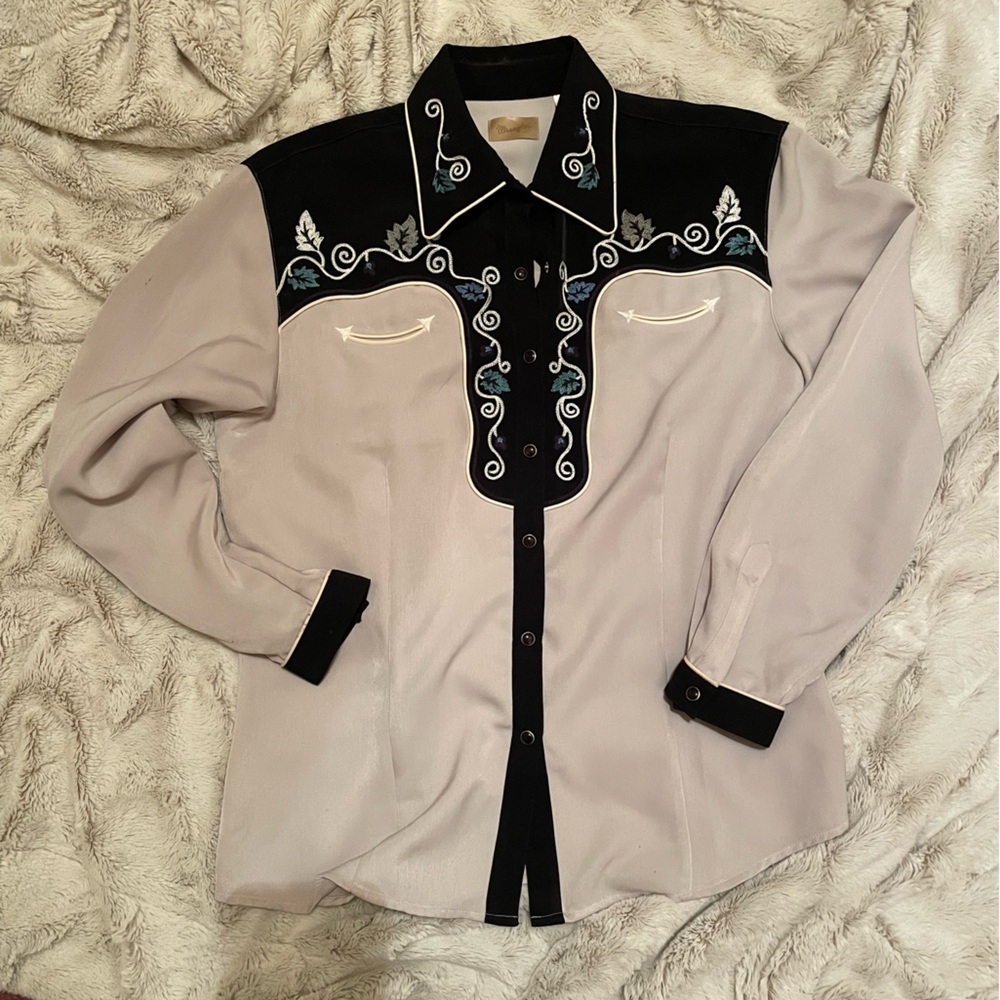 Vintage Women’s Wrangler Pearl Snap